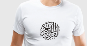 É permitido usar camisetas com estampas que contenham versículos do Alcorão?