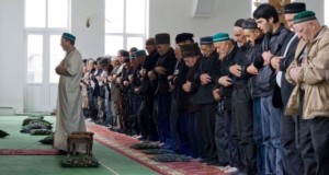 Recitação atrás do Imam – Perspectivas das Quatro Escolas de Jurisprudência