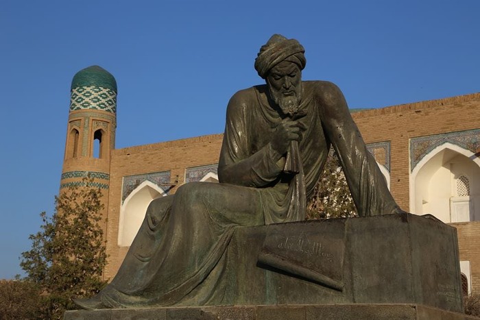 Conheça a obra de al-Khwārizmī, o Pai da Álgebra.