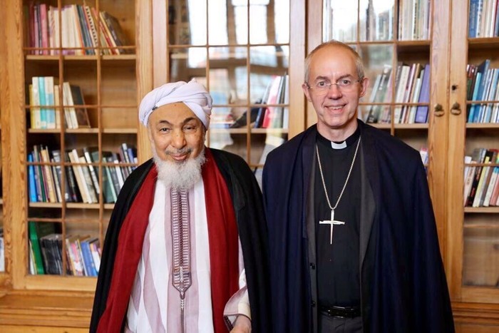 Felicitar os não-muçulmanos em suas festividades – Sheykh Abdullah Ibn Bayyah