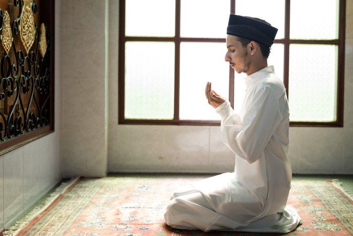 Há algo de espiritual no vestuário islâmico? Ou são somente “roupas árabes”?
