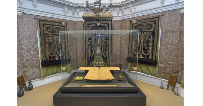 Mesquita na Turquia expõe roupa do Profeta Muhammad no Ramadan