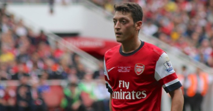 Ozil critica Arsenal pela falta de apoio aos muçulmanos chineses