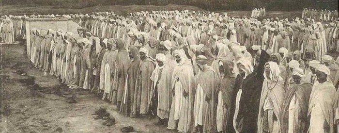 Por que os malikis rezam com os braços para baixo? – Sheykh Suhaib Webb