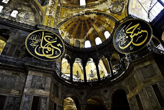 Mehmed II ordena a proteção dos cristãos