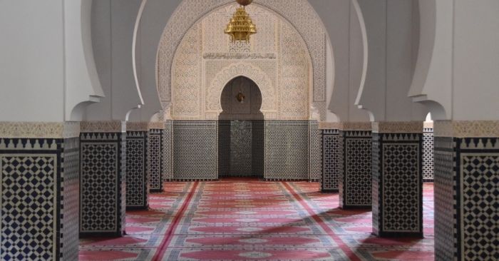 Me converti ao Islam pela internet. Preciso fazê-lo na mesquita?