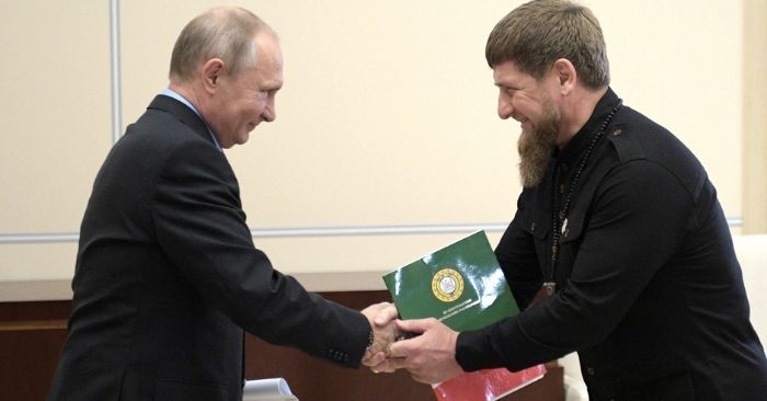 Por que a Chechênia apoia a Rússia mesmo após Anos de Guerra?